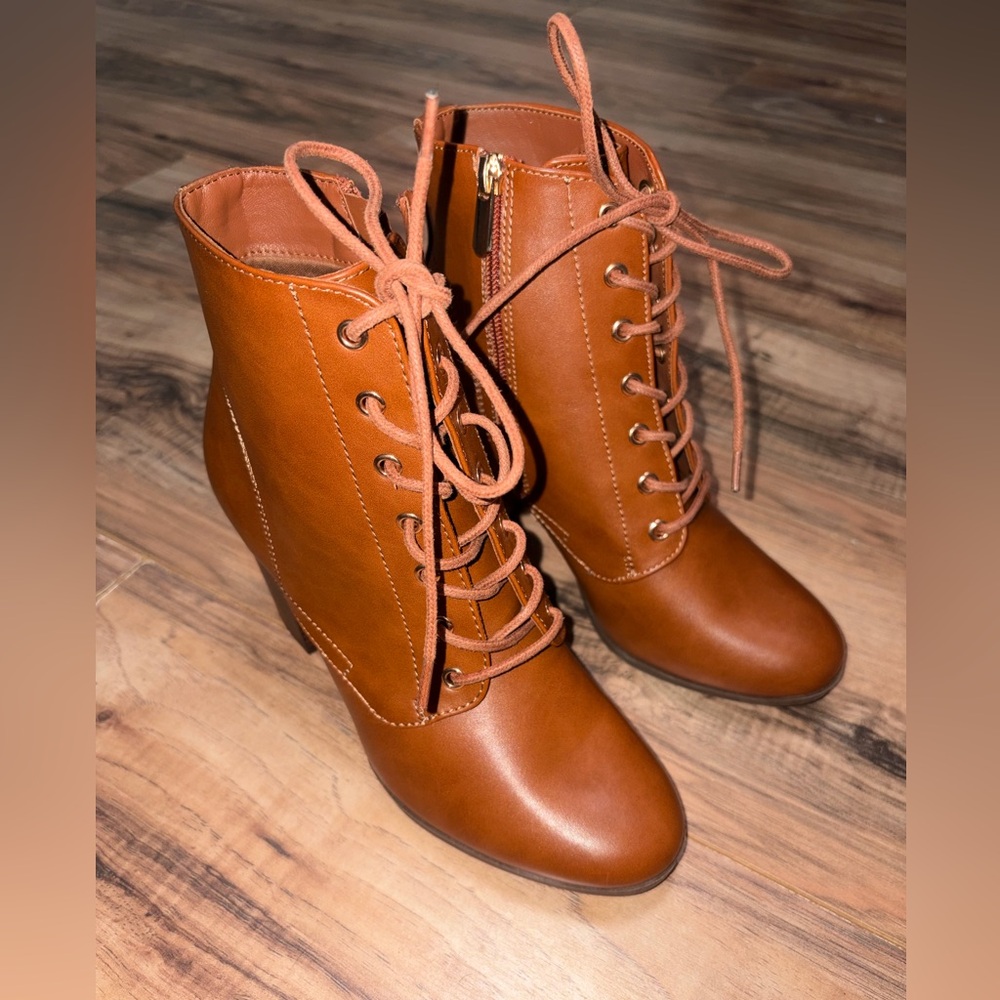 Women's Tan Lace-Up Ankle Boots